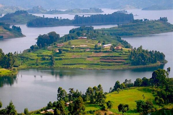 Lake Bunyonyi Lake Bunyonyi